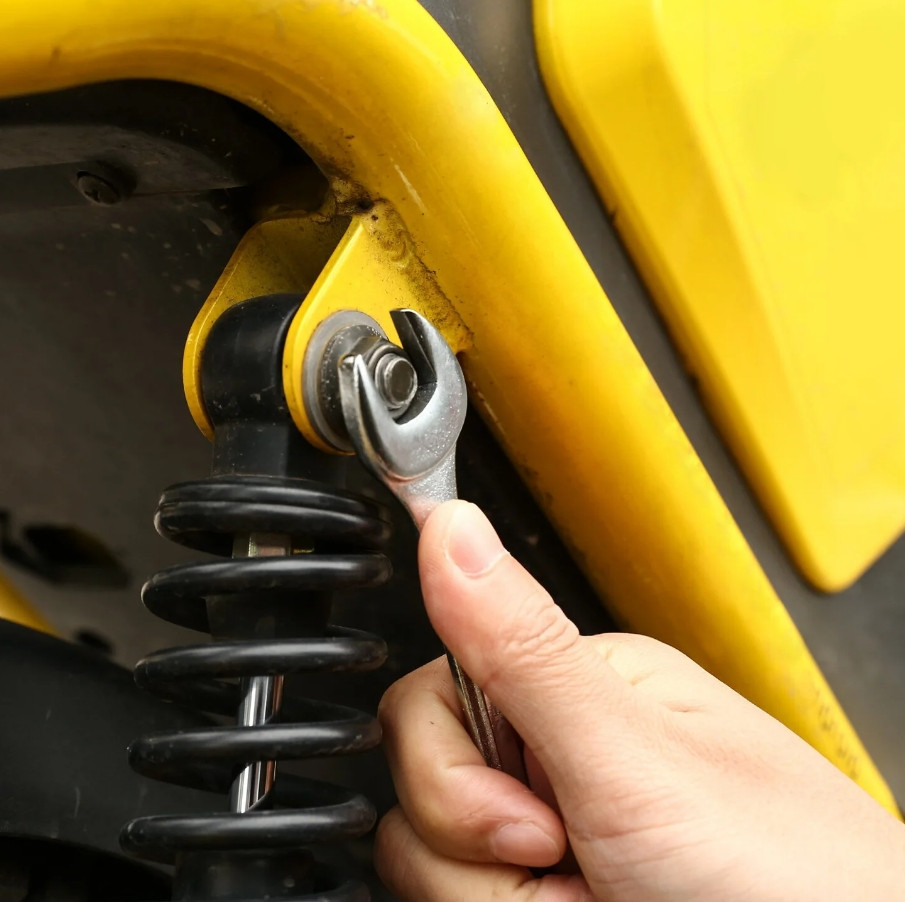 Дрель-шуруповерт Deko DKCD12FU-Li Premium SET131 063-4136 (с 2-мя АКБ, кейс, оснастка)