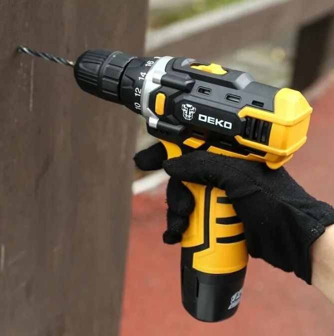 Дрель-шуруповерт Deko DKCD12FU-Li SET 104 063-4112 (с 1-м АКБ, кейс, оснастка)