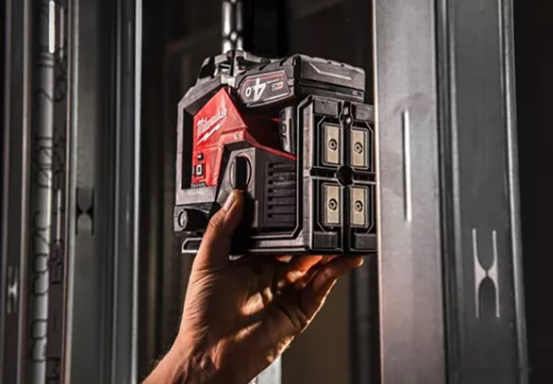 Лазерный нивелир Milwaukee M12 3PL-401C 4933478102