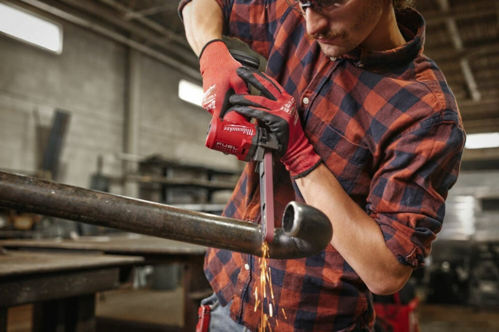 Угловая шлифмашина Milwaukee M12 Fuel FBFL13-402B (с 2-мя АКБ, сумка)