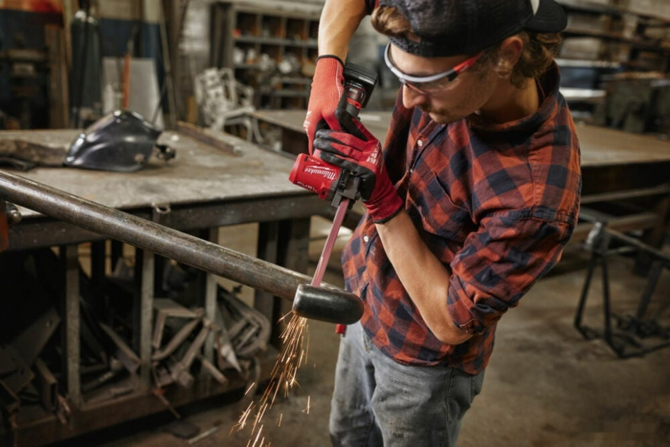 Угловая шлифмашина Milwaukee M12 Fuel FBFL13-402B (с 2-мя АКБ, сумка)