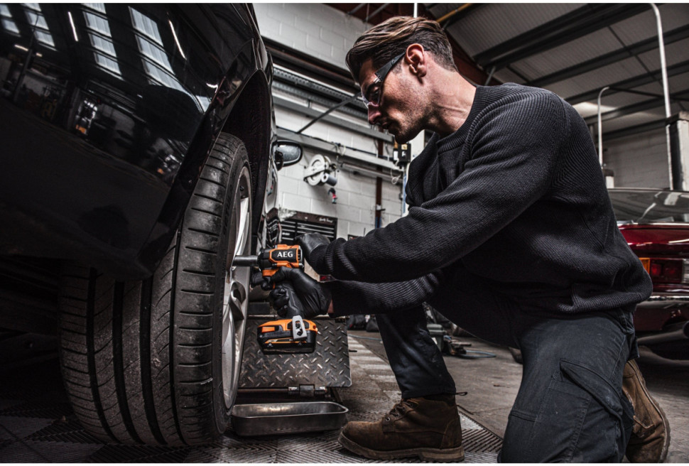 Гайковерт AEG Powertools BSS 18S12BL2-0 4935480060 (без АКБ)