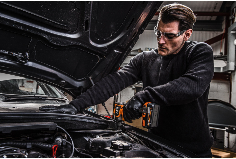 Гайковерт AEG Powertools BSS 18S12BL2-0 4935480060 (без АКБ)