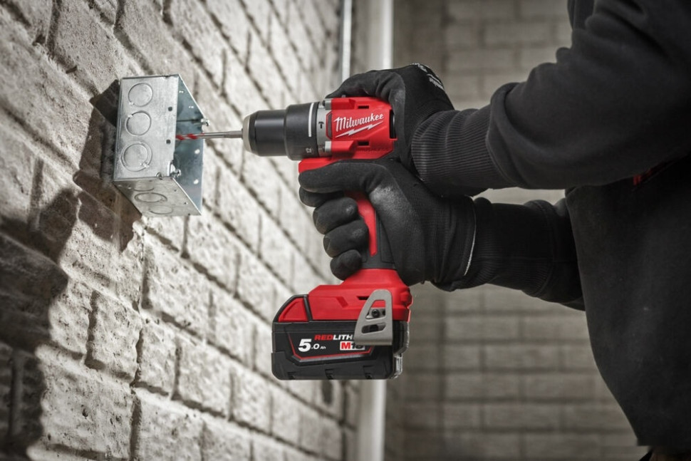Ударная дрель-шуруповерт Milwaukee M18 M18BLPDRC-422C 4933492825 (с 2-мя АКБ 2 Ач + 4 Ач, кейс)
