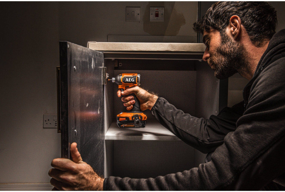 Винтоверт AEG Powertools BSS 18SBL2-0 4935480059 (без АКБ)