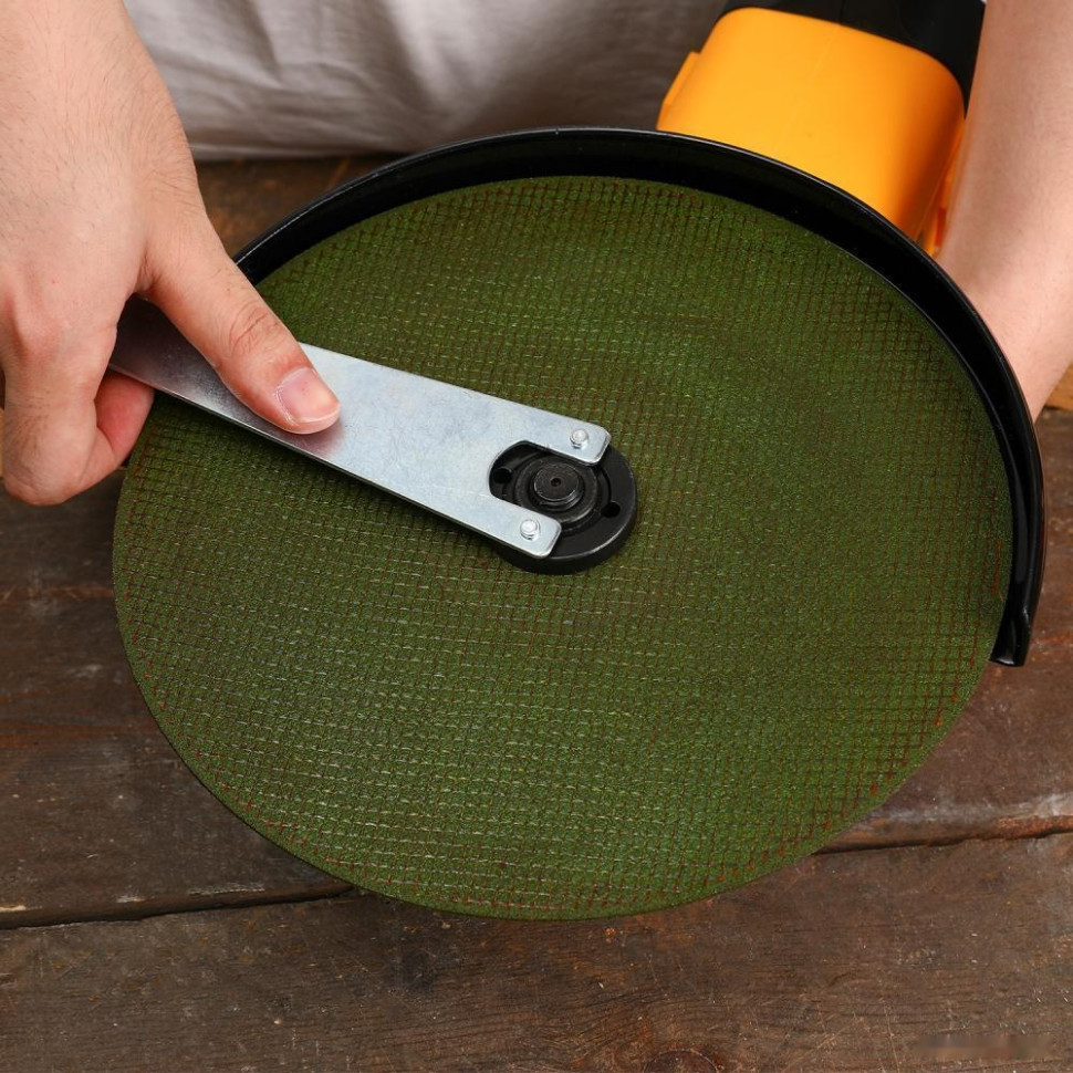 Угловая шлифмашина Deko DKAG2450-230