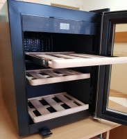 Винный шкаф Caso WineSafe 12 (черный)