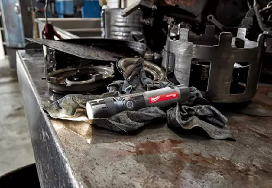 Фонарь Milwaukee L4 TMLED-201