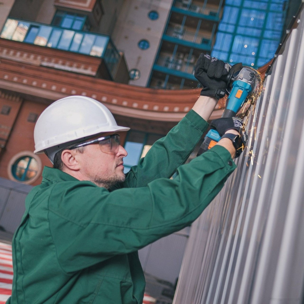 Угловая шлифмашина BORT BWS-21LI (с 2-мя АКБ, кейс)