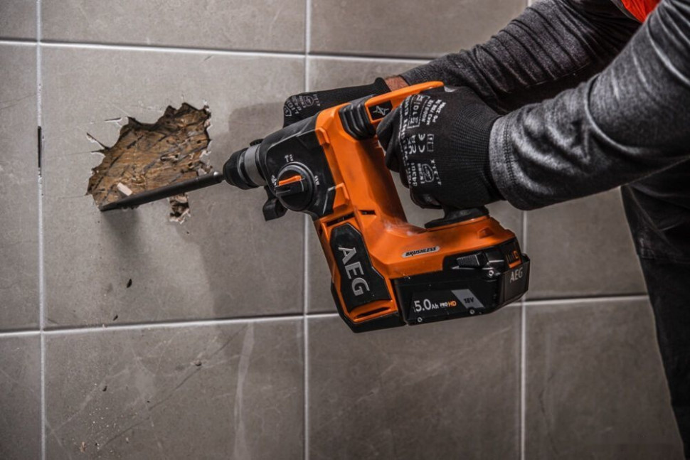 Перфоратор AEG Powertools BBH18BL2-502C 4935492343 (с 2-мя АКБ, кейс)