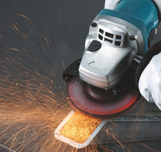 Угловая шлифмашина Makita 9558HNRG