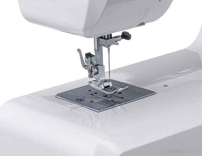 Электромеханическая швейная машина Janome ART67