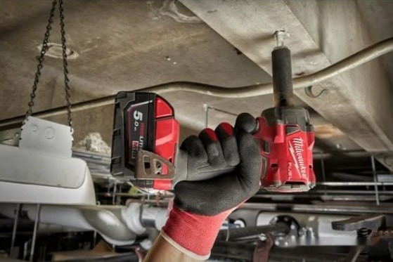 Гайковерт Milwaukee M18 FIW2F12-502X 4933478444 (с 2-мя АКБ, кейс)