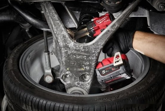 Гайковерт Milwaukee M18 FIW2F12-502X 4933478444 (с 2-мя АКБ, кейс)