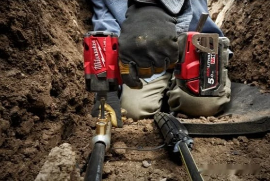 Гайковерт Milwaukee M18 FIW2F12-502X 4933478444 (с 2-мя АКБ, кейс)