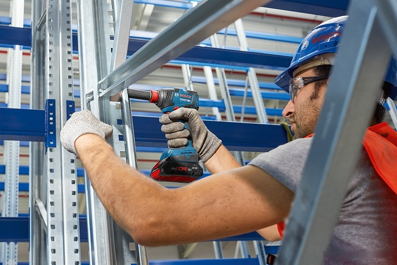 Ударный гайковерт Bosch GDX 18V-200 C Professional 0615990L00 (с 2-мя АКБ, кейс)