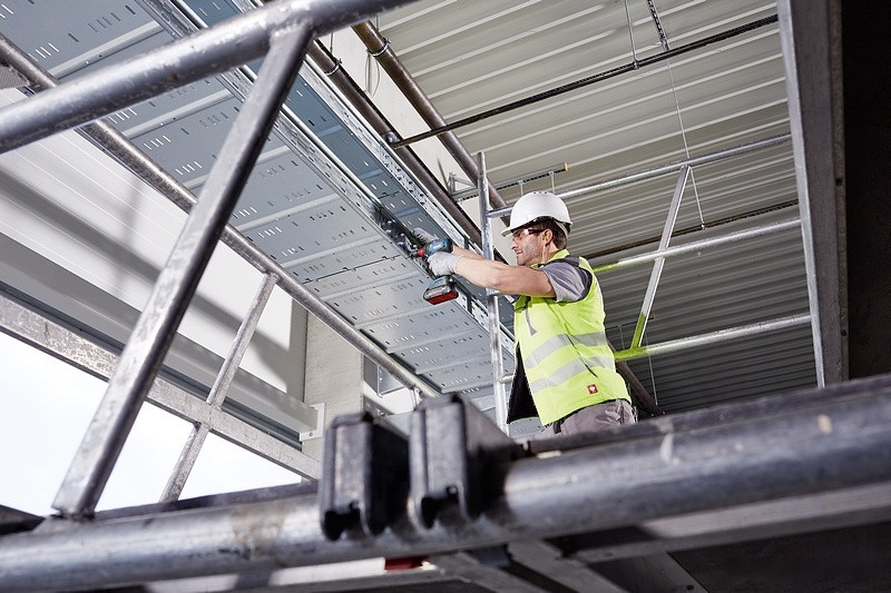 Ударный гайковерт Bosch GDX 18V-200 C Professional 0615990L00 (с 2-мя АКБ, кейс)