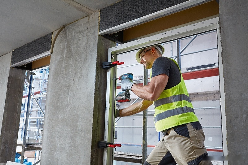 Ударный гайковерт Bosch GDX 18V-200 C Professional 0615990L00 (с 2-мя АКБ, кейс)