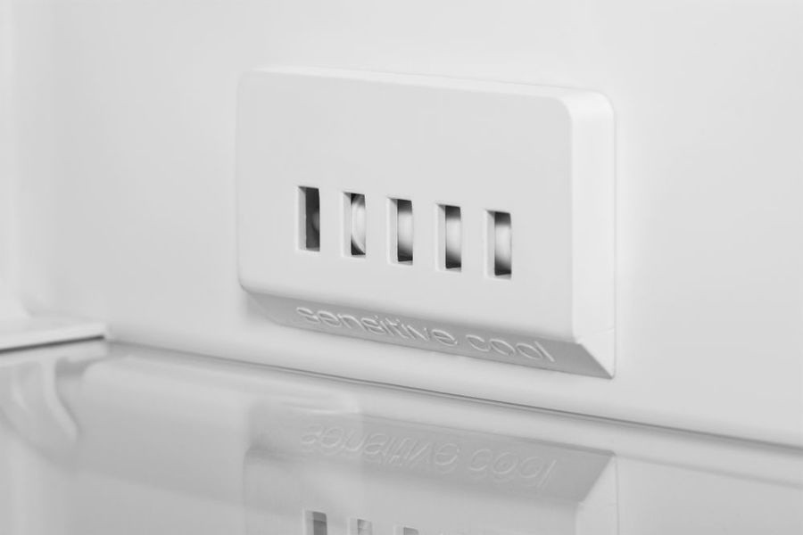 Холодильник с нижней морозильной камерой Beko RCSK250M00W Холодильник с нижней морозильной камерой Beko RCSK250M00W