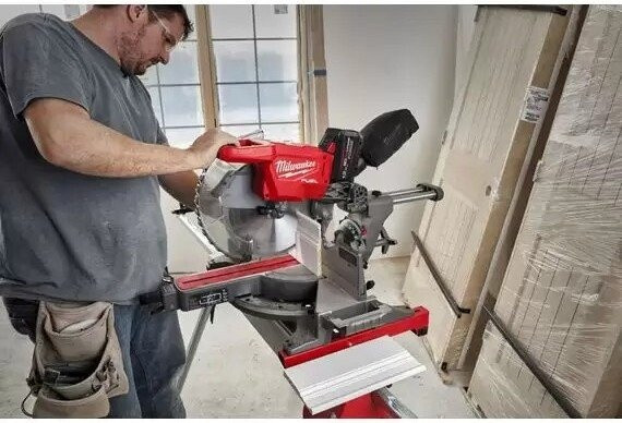 Торцовочная пила Milwaukee M18 FMS305-121-II 4933499181 (с 1-им АКБ)