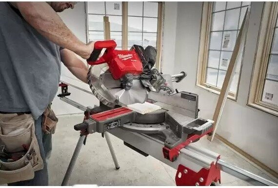 Торцовочная пила Milwaukee M18 FMS305-121-II 4933499181 (с 1-им АКБ)