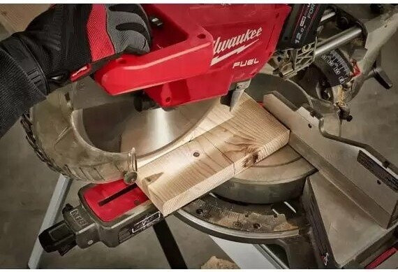 Торцовочная пила Milwaukee M18 FMS305-121-II 4933499181 (с 1-им АКБ)