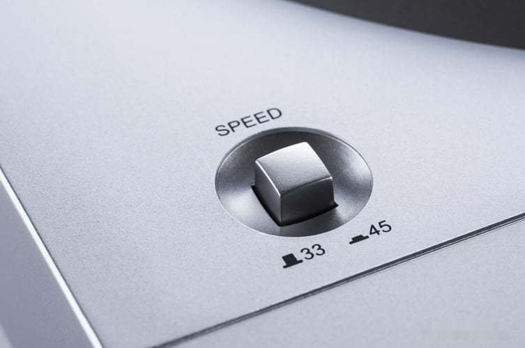 Виниловый проигрыватель DENON DP-29F (серебристый)