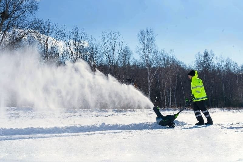 Снегоуборщик Greenworks 82SN22 (без АКБ)