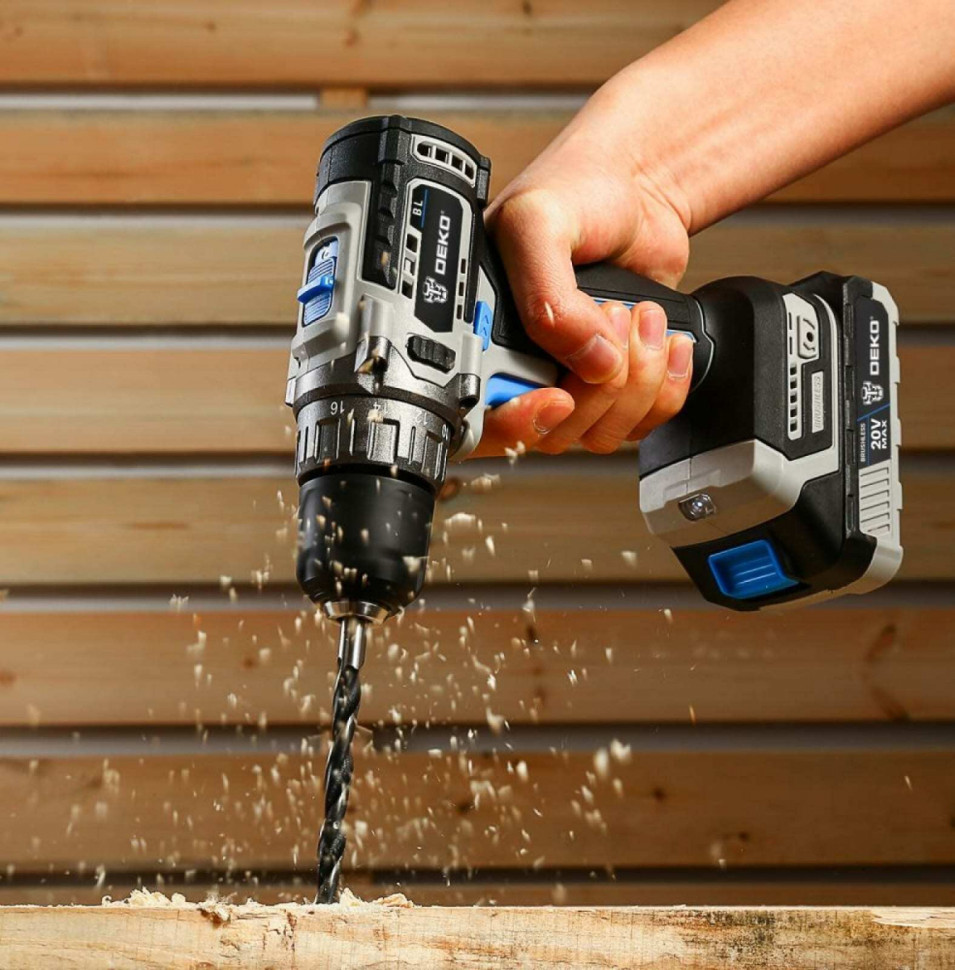 Дрель-шуруповерт Deko Sharker case 063-4036 (с 2-мя АКБ, кейс)