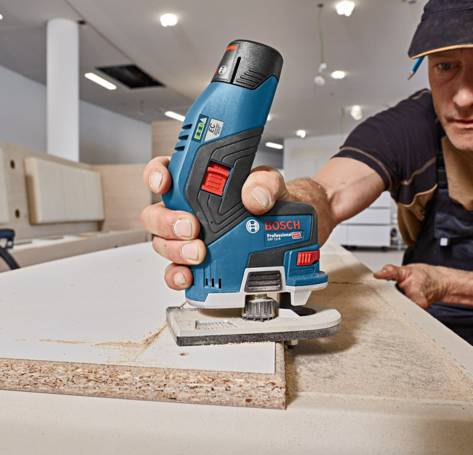 Фрезер Bosch GKF 12V-8 Professional 06016B0000 (с 2-мя АКБ и кейсом)