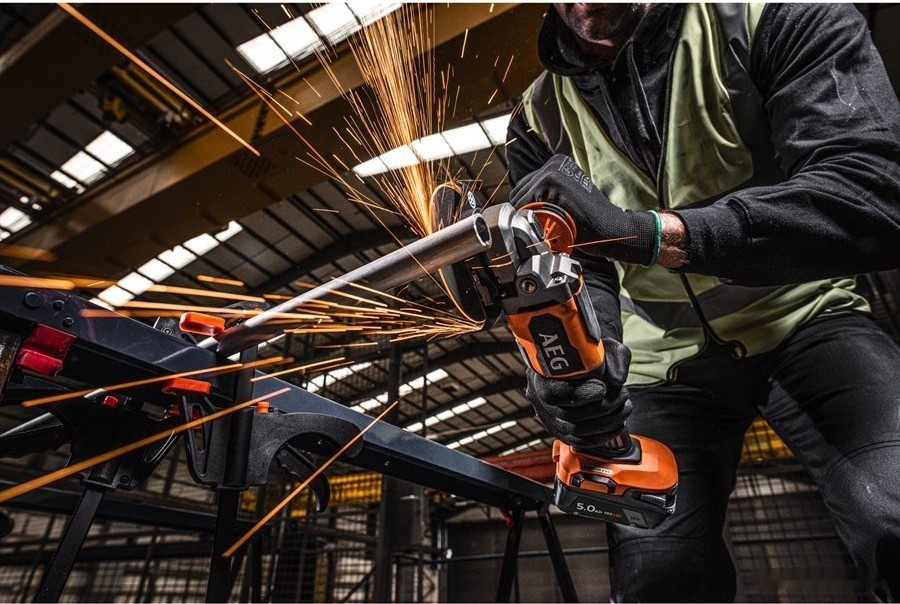 Угловая шлифмашина AEG Powertools BEWS 18-125BLPX2-0 4935480857 (без АКБ)