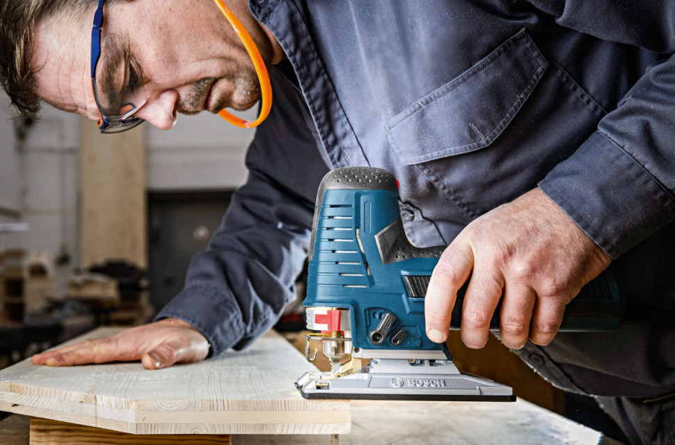 Лобзик Bosch GST 160 CE