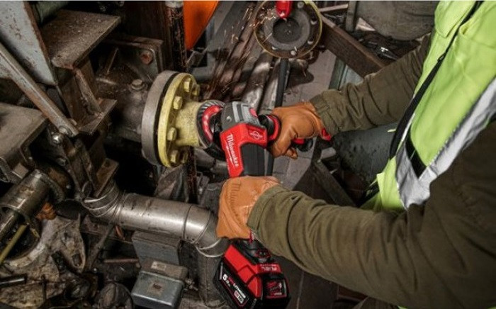 Угловая шлифмашина Milwaukee M18 FSAG125XB-0X Fuel 4933478433 (без АКБ, кейс)