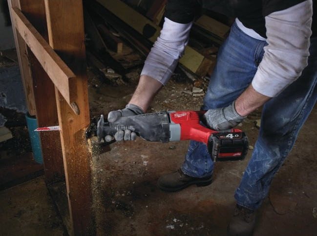 Сабельная пила Milwaukee M18 BSX-0
