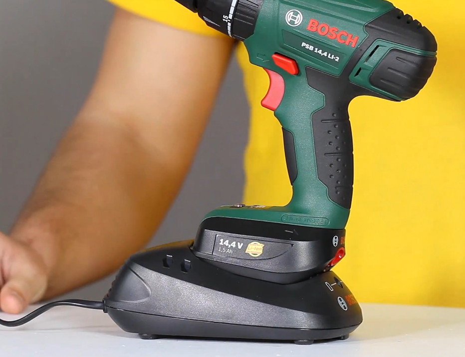Дрель ударная Bosch PSB 14.4 LI-2