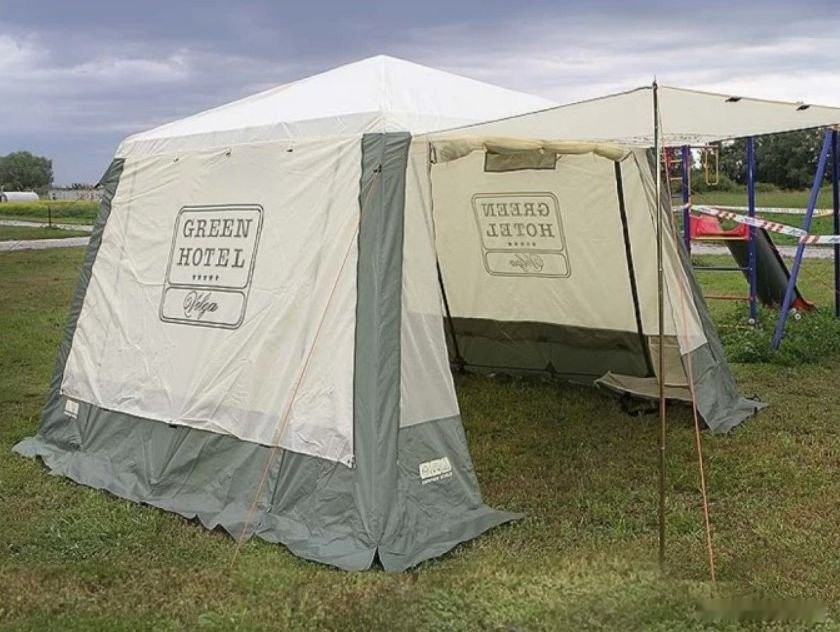 Тент-шатер Camping World Green Hotel Volga 138199 (зеленый/бежевый)