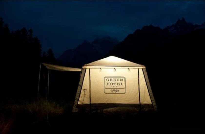Тент-шатер Camping World Green Hotel Volga 138199 (зеленый/бежевый)