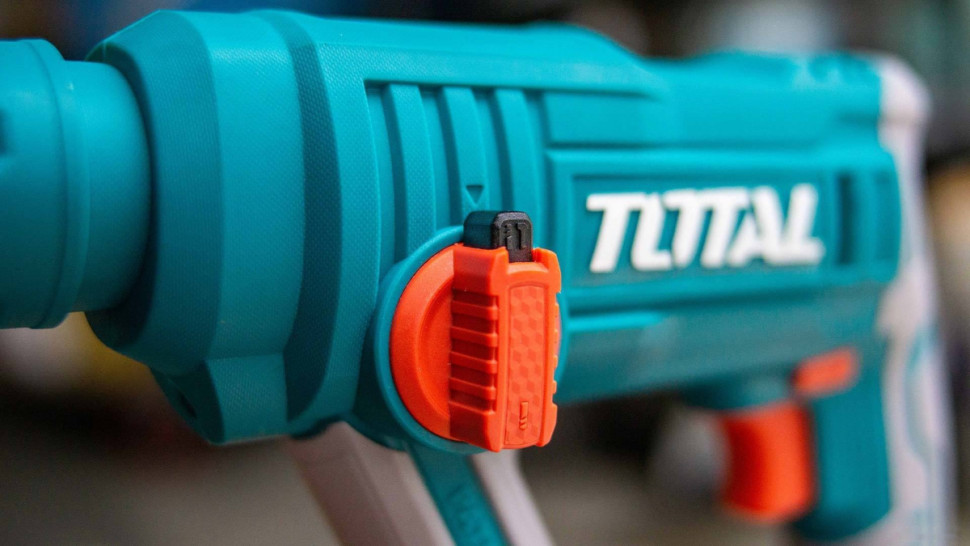 Перфоратор Total TRHLI1601