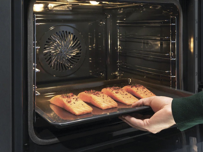 Духовой шкаф Electrolux SteamBoost 800 EOB8S39Z