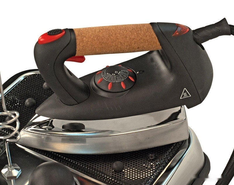 Утюг Chayka V3600