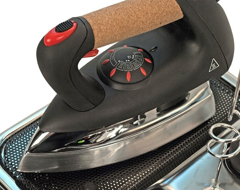 Утюг Chayka V3600