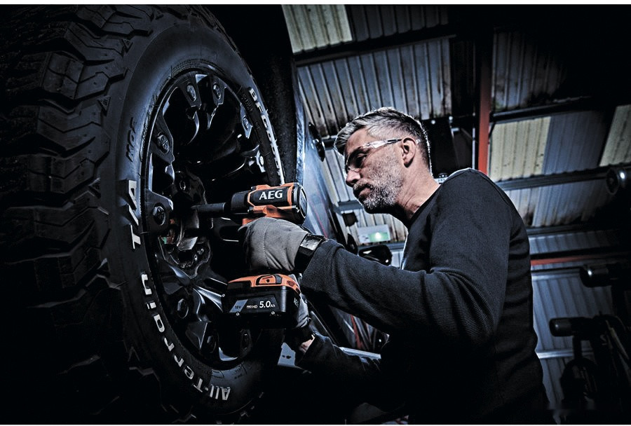 Гайковерт AEG Powertools BSS18MTF12BL-0 4935479663 (без АКБ)