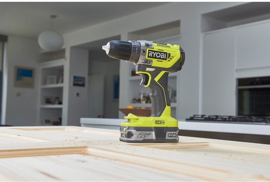 Ударная дрель-шуруповерт Ryobi R18PD5-220S 5133003734 (с 2-мя АКБ, кейс)