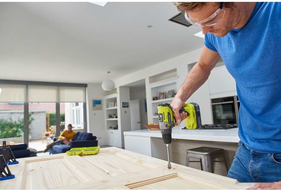 Ударная дрель-шуруповерт Ryobi R18PD5-220S 5133003734 (с 2-мя АКБ, кейс)