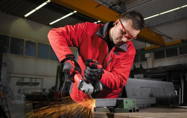 Угловая шлифмашина Milwaukee AGV 13-125 XE