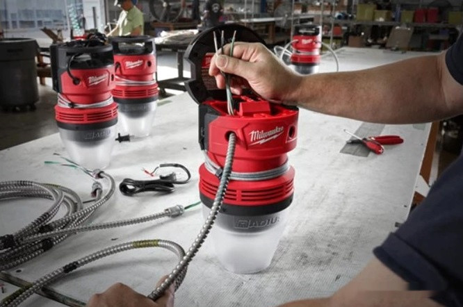 Фонарь Milwaukee HOBL 7000