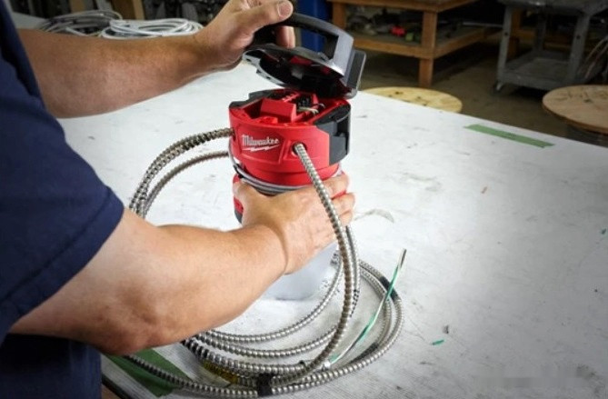 Фонарь Milwaukee HOBL 7000