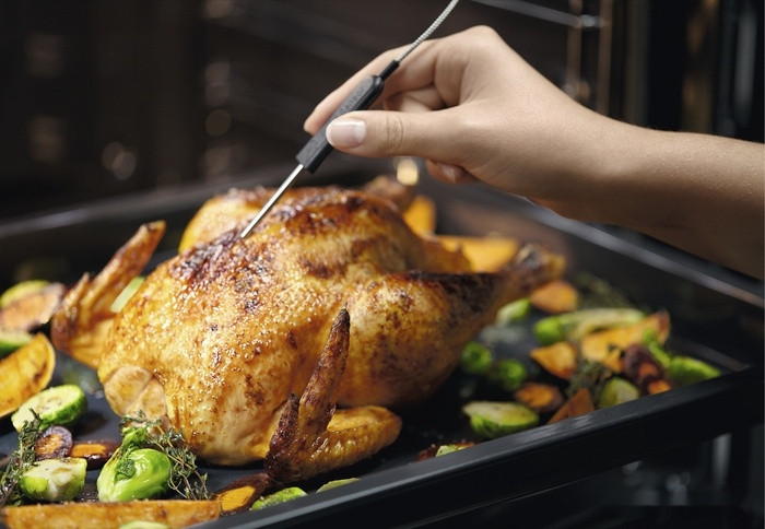 Духовой шкаф Electrolux AssistedCooking SENSE 800 KOEBP39WX