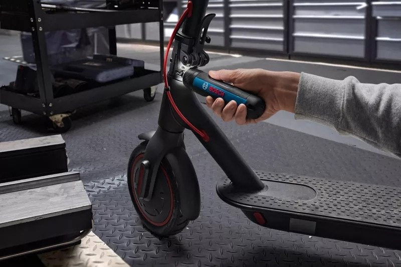 Электроотвертка Bosch Go Professional 06019H2200 (с АКБ, кейс)