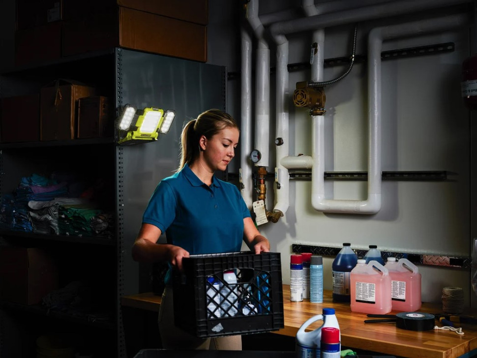 Фонарь Ryobi RLP18-0 (без АКБ)